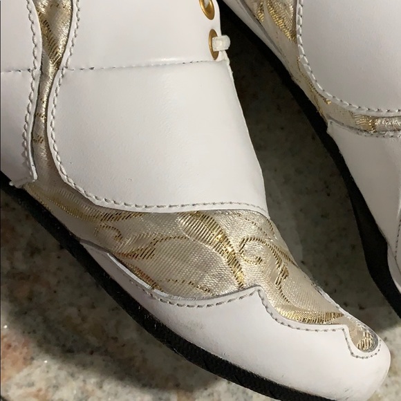 Puma shoes with satin gold detail - Picture 5 of 6